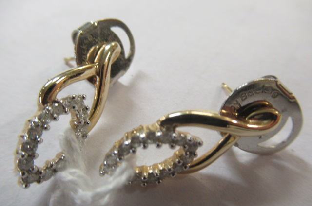 PAIR OF 9CT GOLD EARRINGS (3.1G GROSS EXCLUDING SILVER BUTTERFLIES) Image