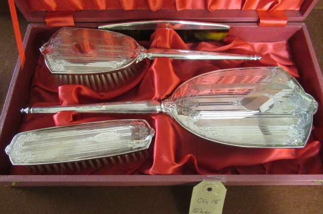 CASED SILVER DRESSING TABLE SET Image