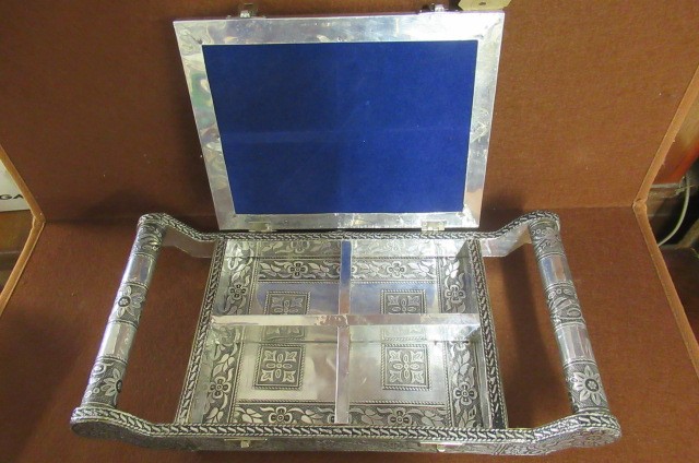 WHITE METAL COVERED CARD BOX WITH HANDLES Image