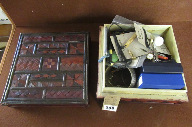 BOX OF COSTUME JEWELLERY Image