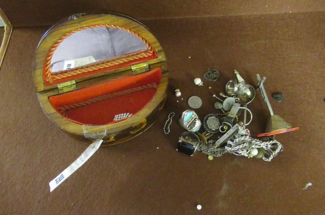 HALF MOON JEWELLERY BOX AND CONTENTS Image