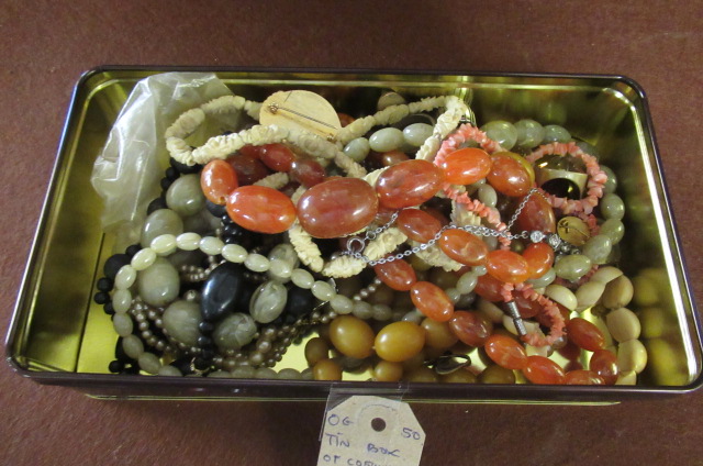 TIN BOX OF COSTUME JEWELLERY ETC Image