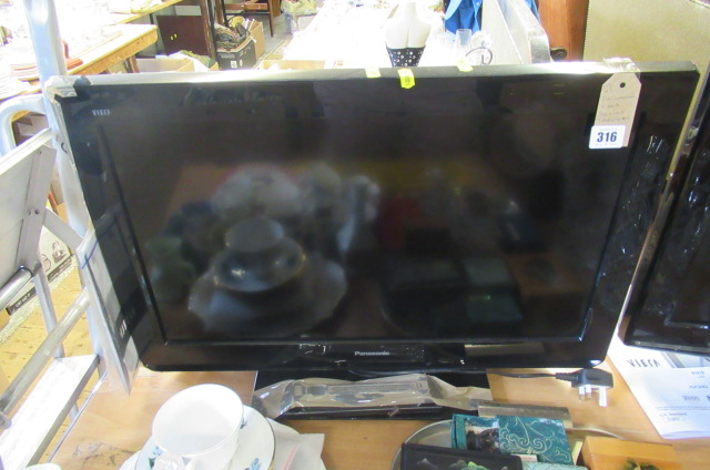 PANASONIC VIERA 24 INCH TELEVISION AND REMOTE Image