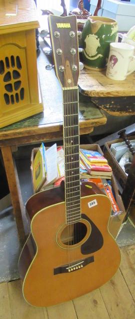 YAMAHA ACOUSTIC GUITAR Image