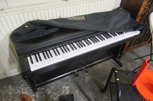 YAMAHA CLAVINOVA PIANO KEYBOARD Image