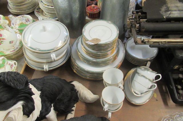 QUANTITY OF NORITAKE DINNER WARE Image