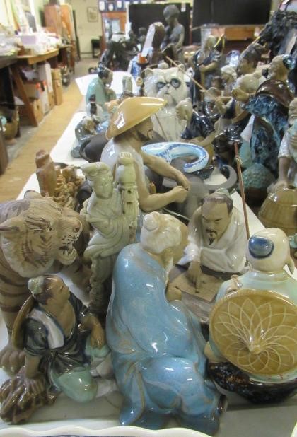 TWO TRAYS OF ORIENTAL FIGURES ETC Image
