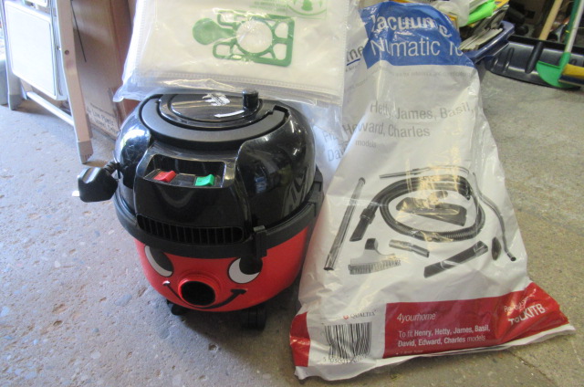 HENRY VACUUM CLEANER WITH ACCESSORIES Image