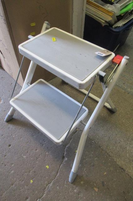 SMALL STEP LADDER Image