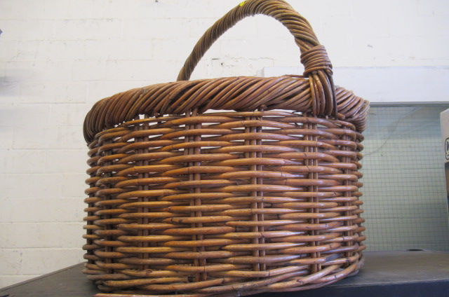 LARGE WICKER BASKET Image