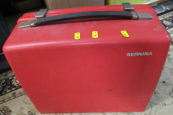 BERNINA ELECTRIC SEWING MACHINE Image