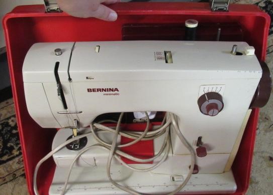 BERNINA ELECTRIC SEWING MACHINE Image