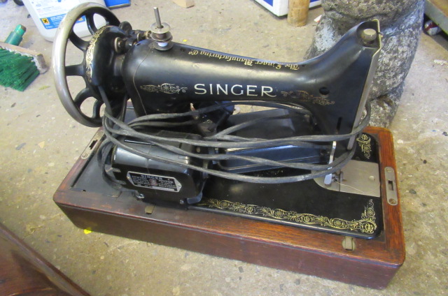 SEWING MACHINE Image