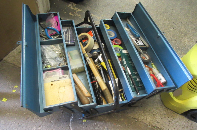 TOOLBOX AND CONTENTS Image