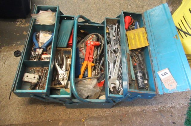TOOLBOX AND CONTENTS Image