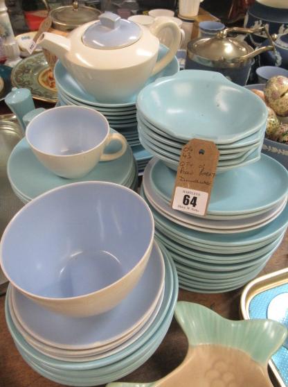 QUANTITY OF POOLE POTTERY DINNER WARE Image