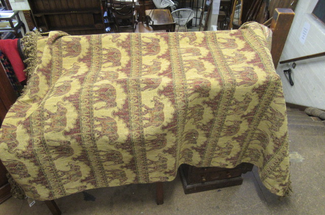 THROW WITH ELEPHANT MOTIF Image