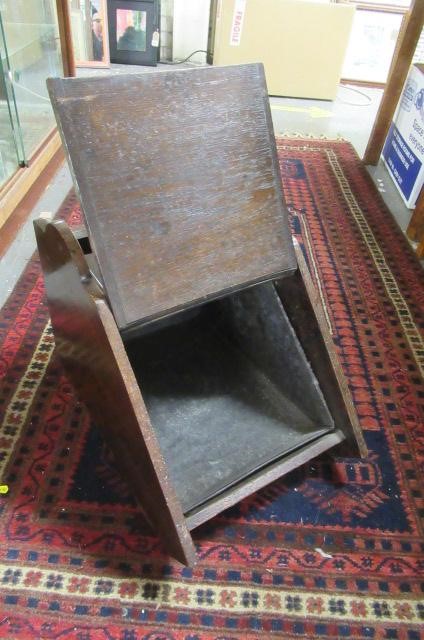 OAK COAL SCUTTLE WITH METAL INSERT Image