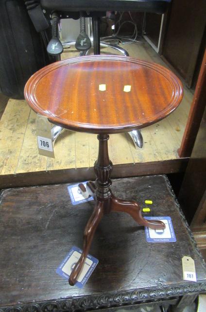 WINE TABLE Image