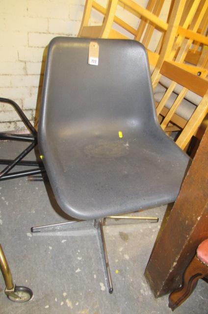 ROBIN DAY DESIGNED OFFICE CHAIR Image