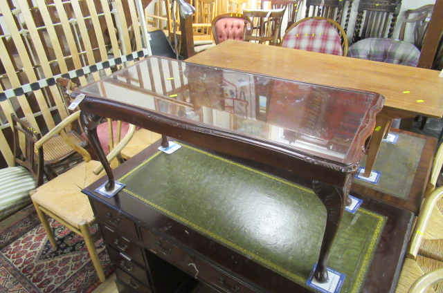 MAHOGANY COFFEE TABLE Image