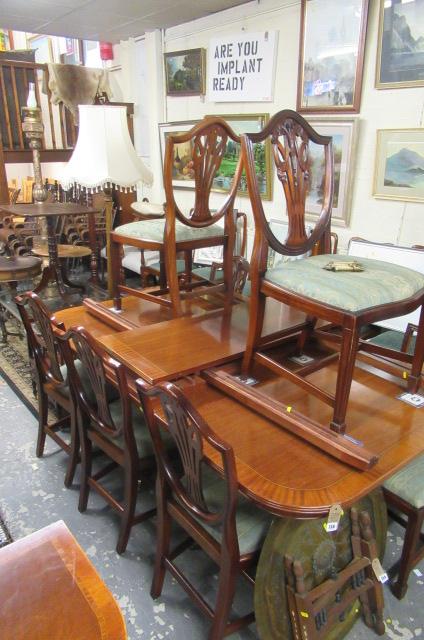 MAHOGANY TWIN PEDESTAL DINING TABLE AND EIGHT CHAIRS Image