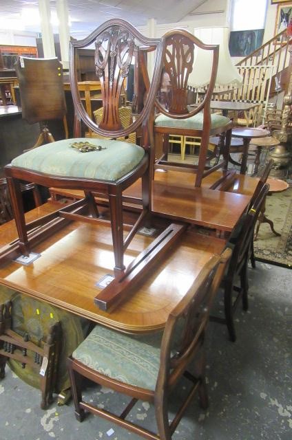 MAHOGANY TWIN PEDESTAL DINING TABLE AND EIGHT CHAIRS Image