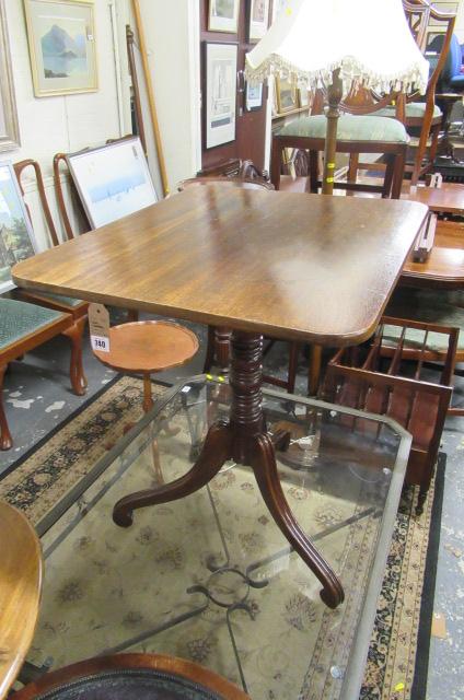 A LATE GEORGIAN MAHOGANY TRIPOD TABLE Image