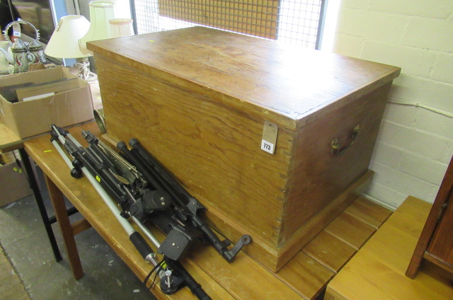 PINE BEDDING BOX Image