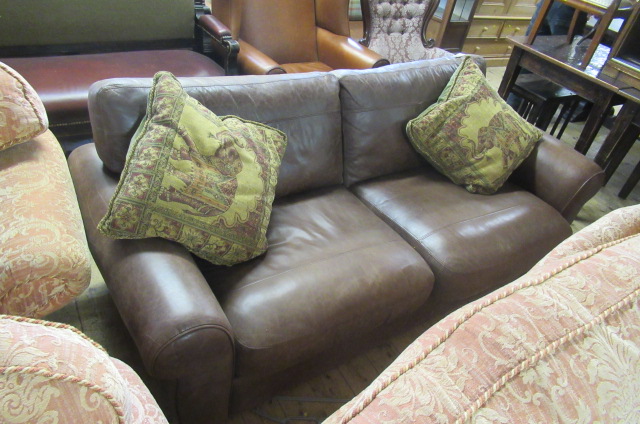 THREE SEATER LEATHER SETTEE Image