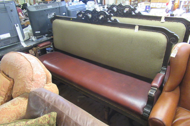 CARVED BENCH SEAT Image