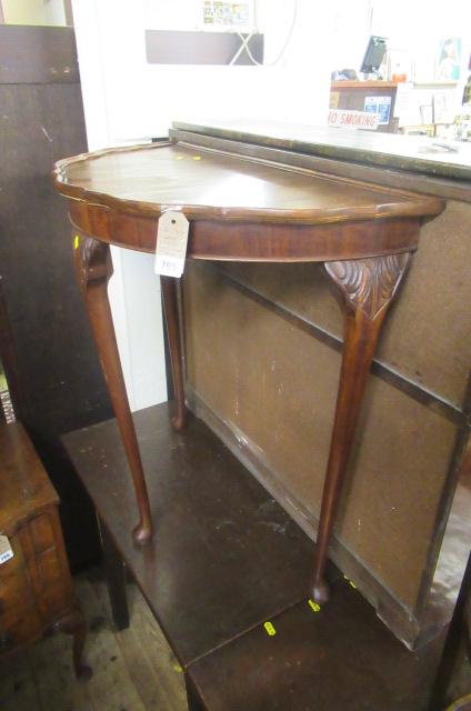 SCALLOP EDGED HALF MOON TABLE Image