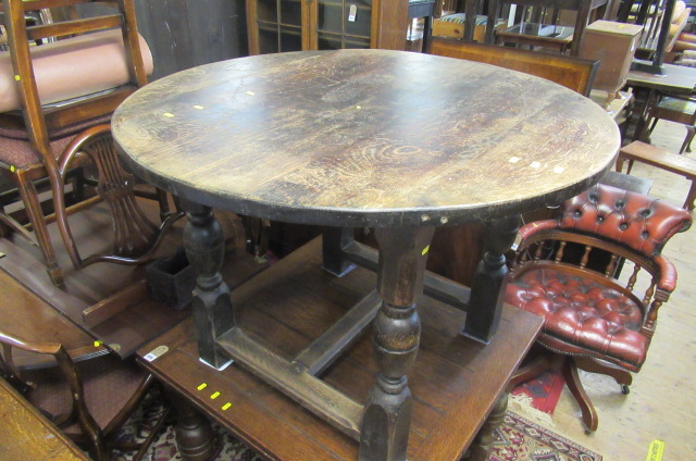 CIRCULAR OAK TABLE Image