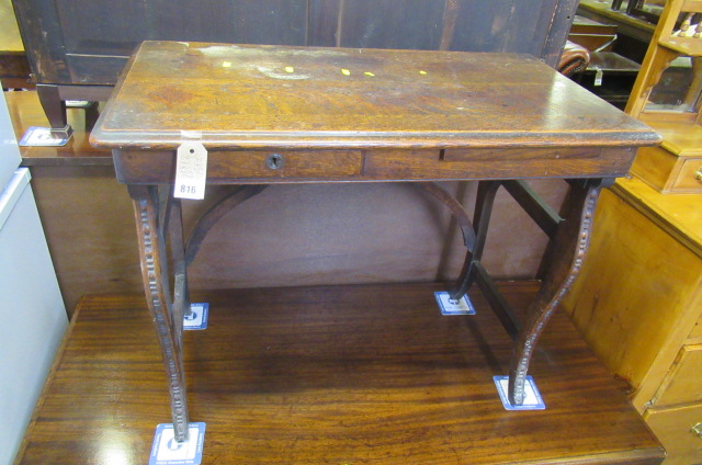OAK SEWING TABLE Image