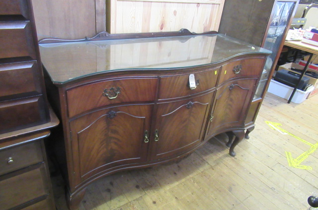 MAHOGANY SIDEBOARD Image