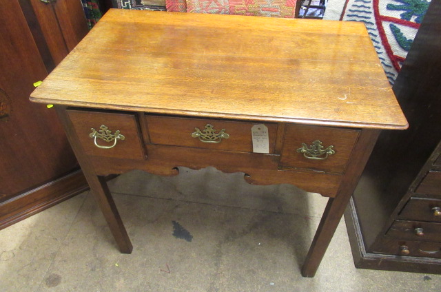 GEORGIAN OAK LOW BOY Image