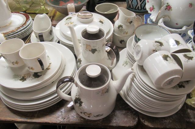 ROYAL DOULTON WESTWOOD PATTERN PART DINNER SERVICE Image