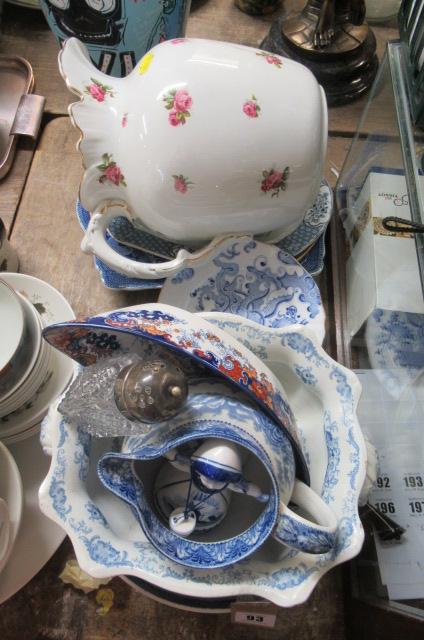 QUANTITY OF CERAMICS Image