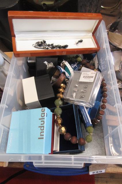 QUANTITY COSTUME JEWELLERY Image