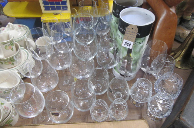 LARGE QUANTITY OF DARTINGTON WINE GLASSES ETC Image