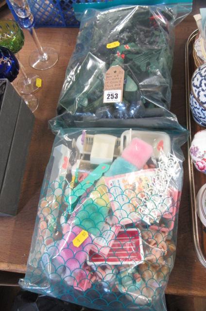 BAG OF SOLDIERS AND BAG OF DOLLS AND ACCESSORIES Image