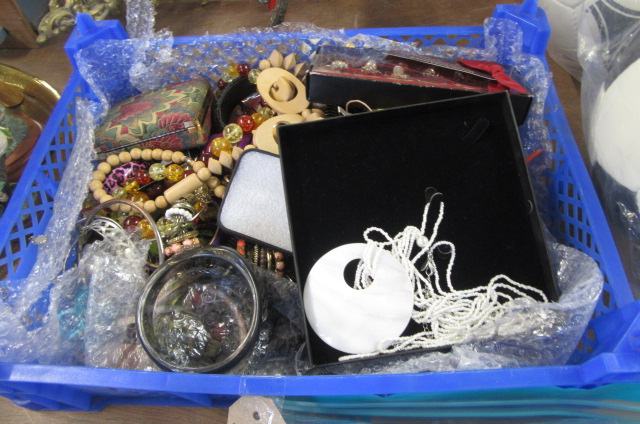 CONTAINER OF COSTUME JEWELLERY ETC Image
