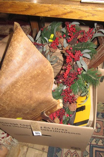 BOX OF MISCELLANEOUS INCLUDING CLAMP AND DESK TIDY ETC Image