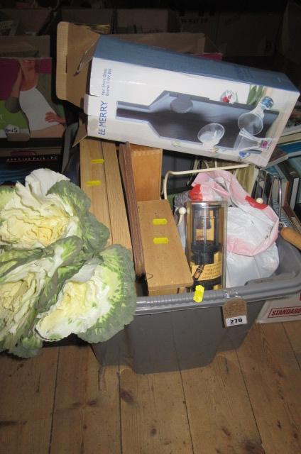 BOX OF KITCHEN ITEMS Image