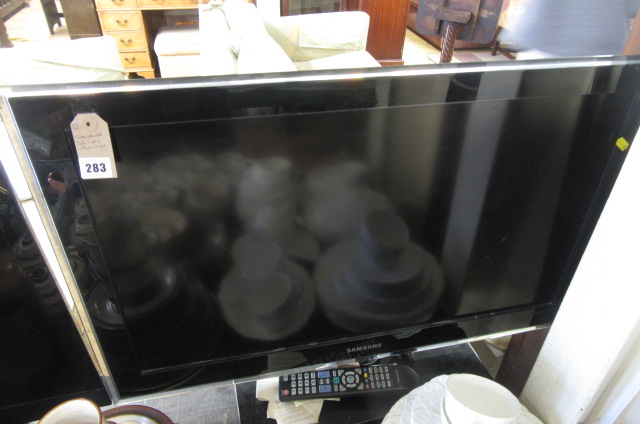 SAMSUNG 32 INCH TELEVISION Image