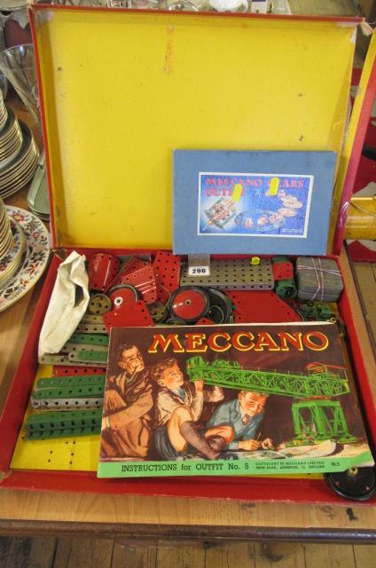 MECCANO SET AND GEAR OUTFIT Image