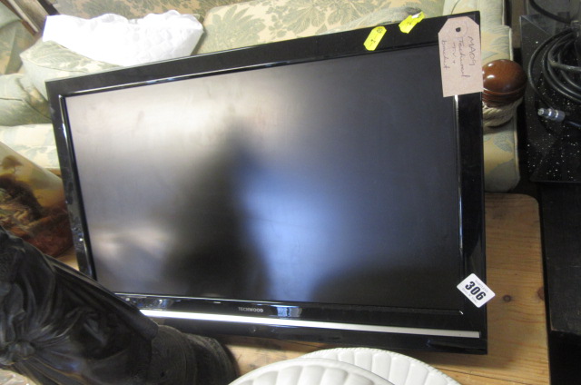 TECHWOOD TV WITH REMOTE AND BRACKET Image
