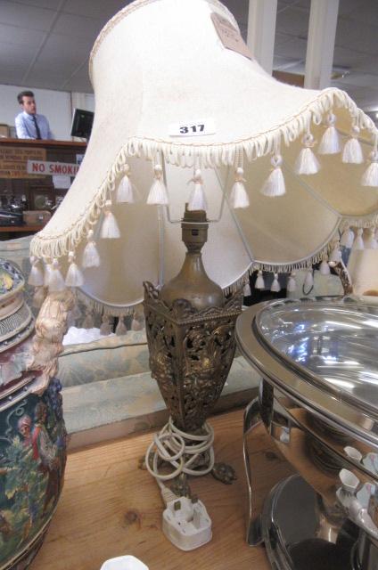 BRASS TABLE LAMP Image