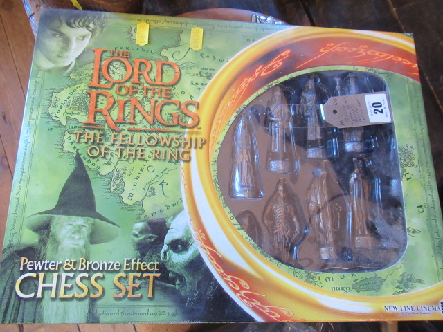 BOXED LORD OF THE RINGS PEWTER CHESS SET Image