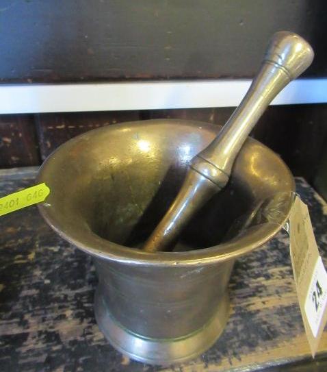 BRONZE PESTLE AND MORTAR Image